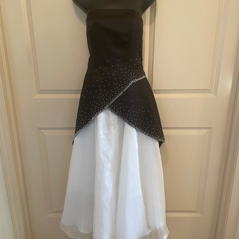 Elegant floor length black white dress beautiful angles for visual dimensions